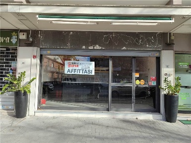 Foto Negozio in -, Latina di 50 m² con 2 locali in affitto