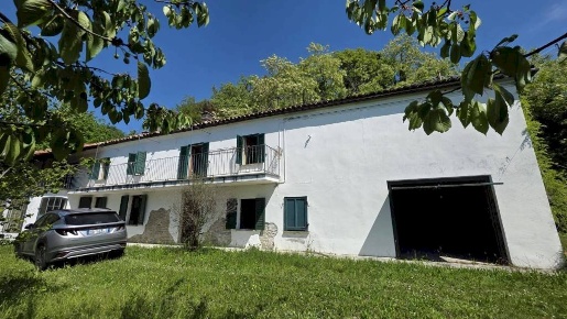 Foto Rustico in Frazione Valdivilla, Santo Stefano Belbo Valdivilla