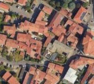 Foto Appartamento in Via Monte Grappa, Caronno Varesino di 41 m² all'asta