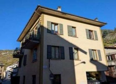 Foto Appartamento in Via Fumagalli 3, Sondrio Centro di 164 m² con 4 locali