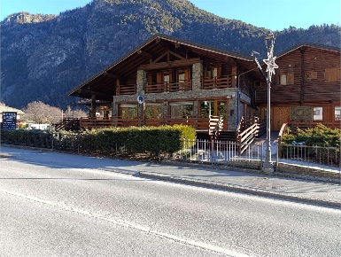 Foto Negozio in filey, Antey-Saint-André Centro di 140 m² con 3 locali