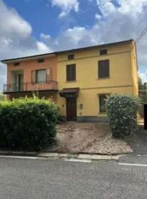 Foto Appartamento in Via Bolognese Nord, Vernio Sasseta di 216 m² all'asta