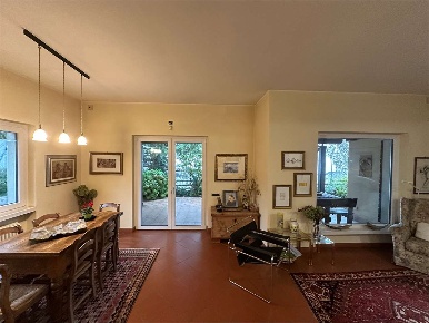 Foto Villa unifamiliare a Rovereto di 300 m² con 10 locali in vendita