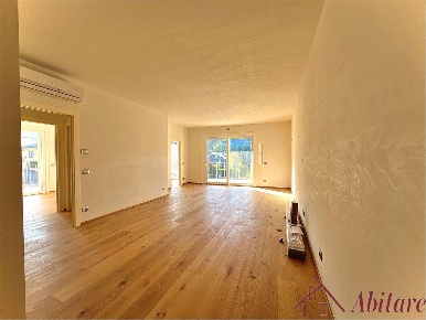 Foto Appartamento in corso enotria  8, Alba di 138 m² con 5 locali