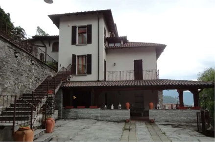 Foto Villa bifamiliare in Via Monte San Primo, Sormano Centro di 230 m²