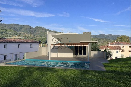 Foto Villa unifamiliare in via delle vitialle, Capannori di 255 m²