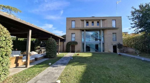 Foto Villa unifamiliare in Via F.lli Cairoli, Corciano di 396 m² all'asta