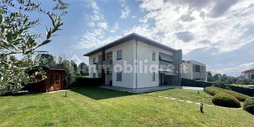 Foto Appartamento a Capiago Intimiano di 80 m² con 3 locali in vendita
