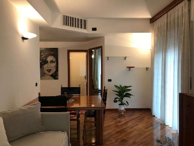 Foto Appartamento in V.le San Gimignano  11, Milano Bande Nere di 80 m²