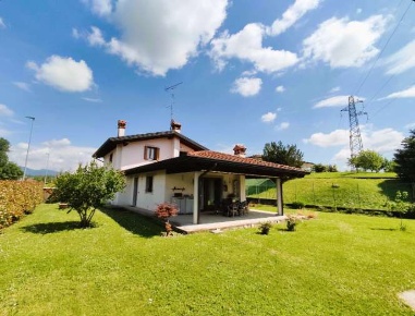 Foto Villa unifamiliare in Viale della Stazione, Tarcento Centro di 229 m²