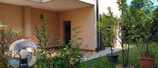Foto Appartamento in Via Armando Diaz, Bernareggio Centro di 74 m² all'asta