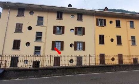 Foto Appartamento in Via Cinque Martiri, Vertova di 79 m² con 5 locali