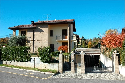 Foto Villa unifamiliare a Albavilla di 400 m² con 8 locali in vendita