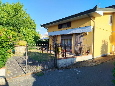 Foto Villa bifamiliare in via pesciatina  705, Lucca San Vito di 210 m²