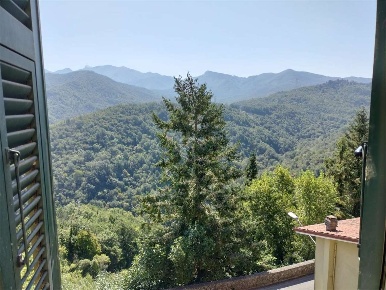 Foto Appartamento in Via Castello, Fosdinovo Monti di 130 m² con 5 locali