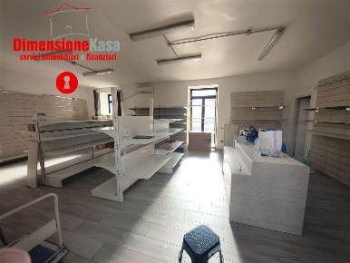 Foto Negozio a Nola di 65 m² con 1 locali in affitto