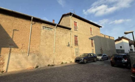 Foto Appartamento in Via Novara, Lonate Pozzolo Centro di 142 m² all'asta
