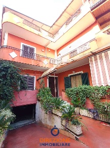 Foto Appartamento in Via Delle Rose 11, Aversa di 165 m² con 4 locali