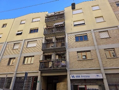 Foto Appartamento a Ancona di 100 m² con 4 locali in vendita