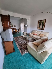 Foto Appartamento in Via Nazario Sauro, Carrara Marina di Carrara di 120 m²