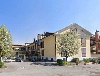 Foto Appartamento in Via della Chiesa, Magnago Centro di 108 m² all'asta