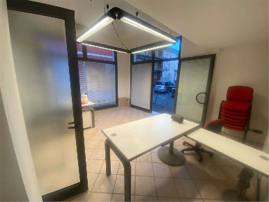 Foto Ufficio in Via Bassagrande, Carrara Avenza di 90 m² con 3 locali