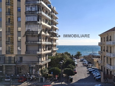Foto Appartamento in via Cilea, Savona di 113 m² con 4 locali in vendita
