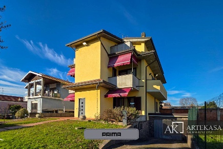 Foto Villa bifamiliare in strada privata Farlochetti, Novara Sant'Antonio