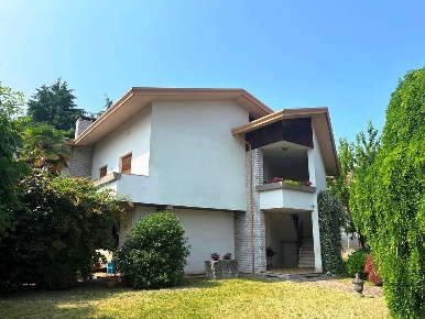 Foto Casa indipendente a Aviano Aviano Castello di 473 m² con 12 locali