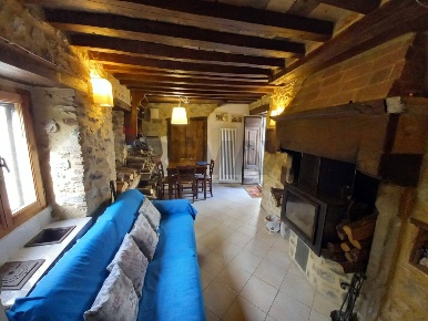 Foto Rustico a Villa Collemandina Corfino di 75 m² con 5 locali in vendita