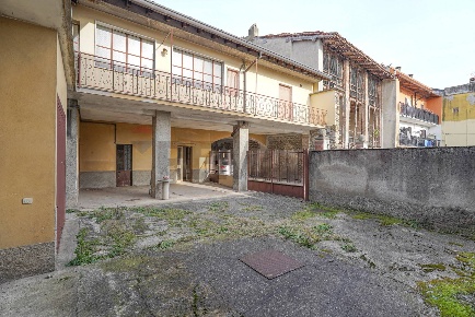 Foto Casa indipendente in san giuliano, Suisio di 300 m² con 6 locali