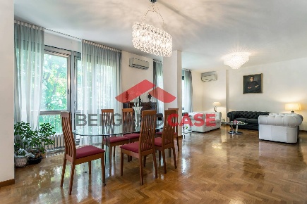 Foto Appartamento in Via San Benedetto, Bergamo Centro di 290 m² in vendita