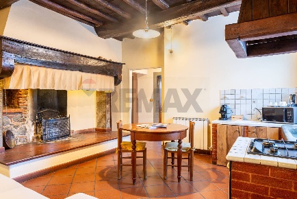 Foto Case semi ndipendenti a Terranuova Bracciolini di 265 m² con 10 locali