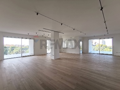 Foto Appartamento in Via Gino Strada, Bari Japigia di 290 m² con 7 locali