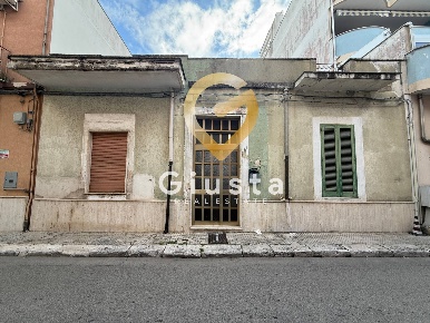 Foto Casa indipendente in Via Adamello, Brindisi Cappuccini di 300 m²