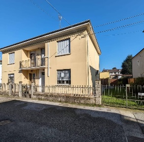 Foto Villa bifamiliare in Via Santa Margherita, Ferrara di 135 m²