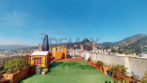 Foto Appartamento a Genova Sestri Ponente di 78 m² con 3 locali in vendita