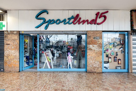 Foto Negozio in via varrone 23, Pomezia Pomezia Centro di 55 m² in vendita