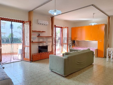 Foto Appartamento in Via Recanati, Giardini-Naxos Centro di 85 m²