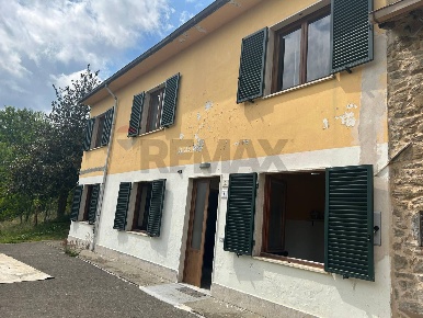 Foto Case semi ndipendenti a Coreglia Antelminelli di 117 m² con 6 locali