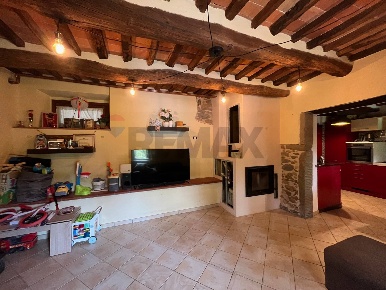 Foto Appartamento a Bagni di Lucca Centro di 145 m² con 5 locali in vendita