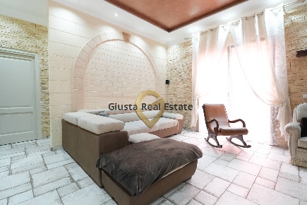 Foto Casa indipendente in Piazza Unità D'Italia, Mesagne di 175 m²