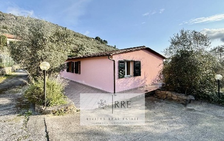 Foto Villa singola in via Fanny Roncati Carli, Imperia Oneglia di 130 m²