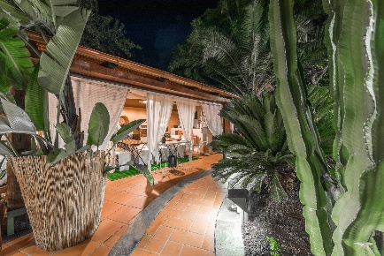 Foto Appartamento in Via Progresso, Leni Centro di 210 m² con 6 locali