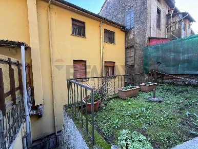 Foto Case semi ndipendenti a Coreglia Antelminelli di 264 m² con 10 locali