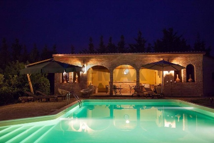 Foto Villa unifamiliare a Chiaramonte Gulfi di 600 m² con 8 locali