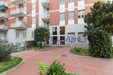 Foto Appartamento in Via E. Ponti, Milano Barona di 80 m² con 2 locali