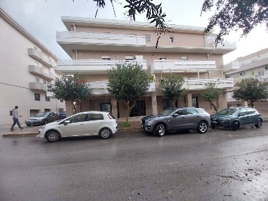 Foto Locale commerciale in via Mazzini 116, Pozzallo di 620 m² con 1 locali