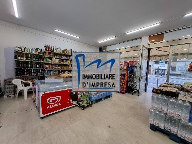 Foto Negozio in Via Emilia Est, Parma San Lazzaro di 57 m² con 2 locali