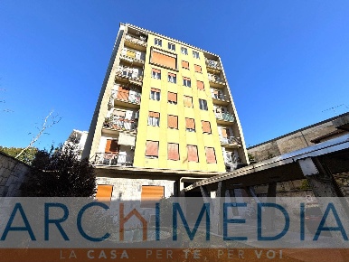 Foto Appartamento in via volta, Gallarate Centro di 86 m² con 3 locali